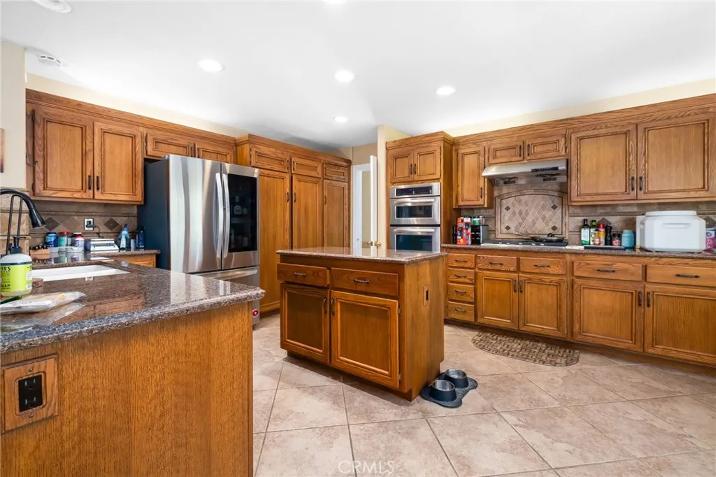 23069 Sweetbay Circle, Wildomar, California 92595 home-pic-18