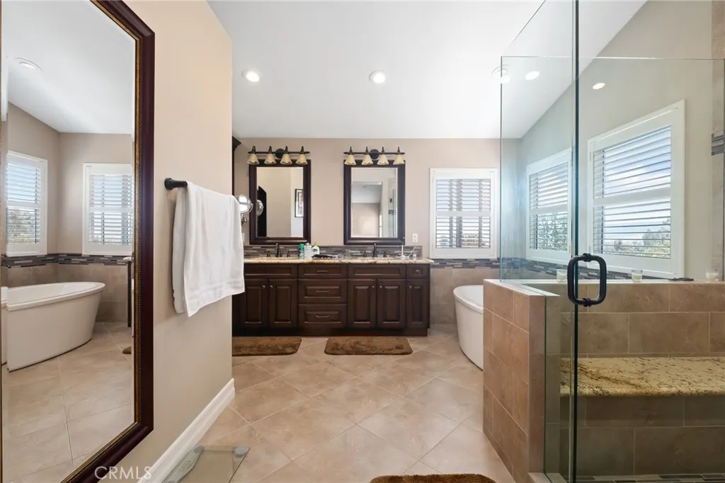 23069 Sweetbay Circle, Wildomar, California 92595 home-pic-24