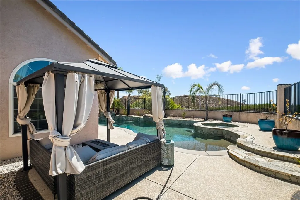 23069 Sweetbay Circle, Wildomar, California 92595 home-pic-36