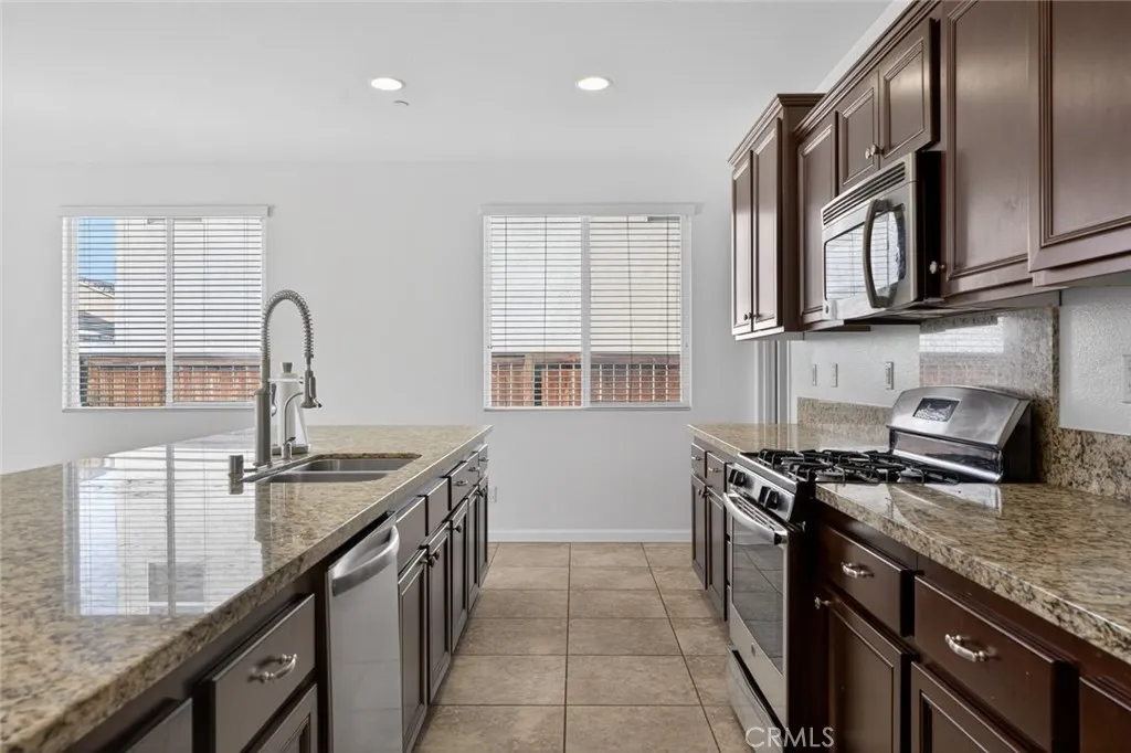30167 Pine Needle Road, Menifee, California 92585 home-pic-5