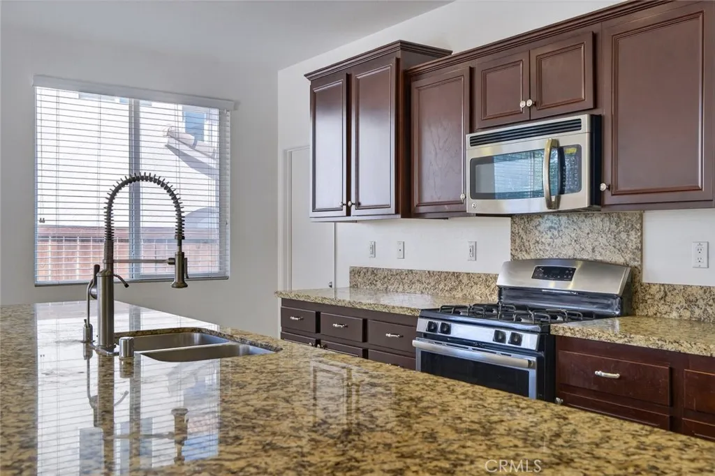 30167 Pine Needle Road, Menifee, California 92585 home-pic-14