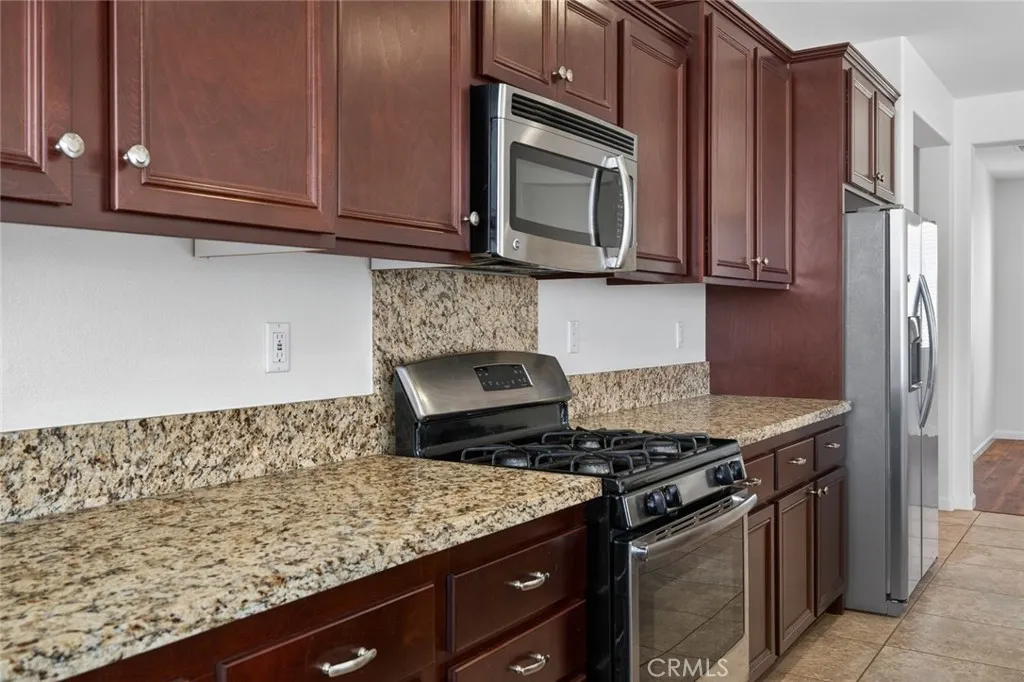 30167 Pine Needle Road, Menifee, California 92585 home-pic-9