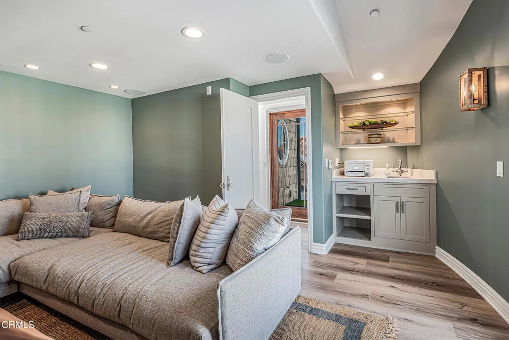 3365 Ocean Drive, Oxnard, California 93035 home-pic-16