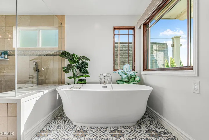 2FPrimaryBath02