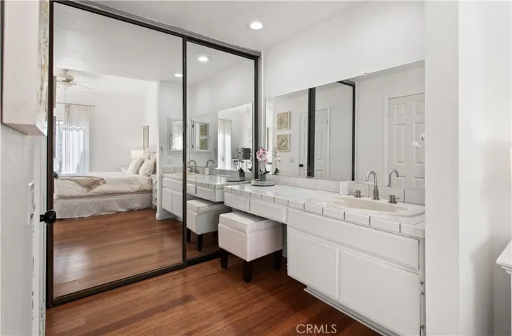 Master Vanity