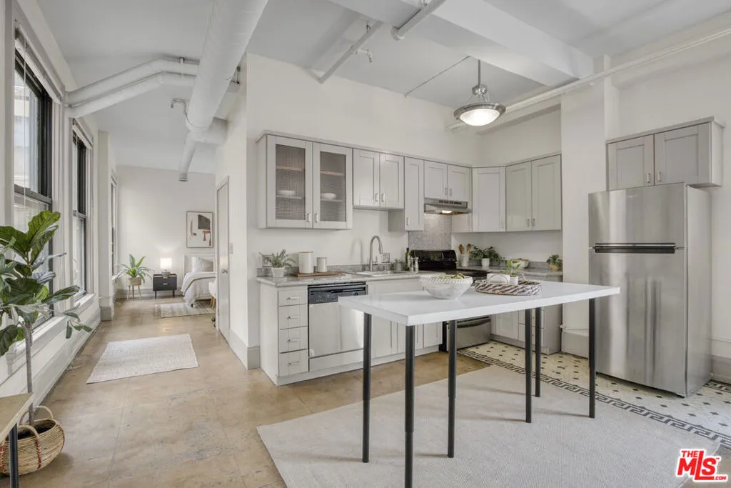 108 W 2nd Street 708, Los Angeles, California 90012 home-pic-6