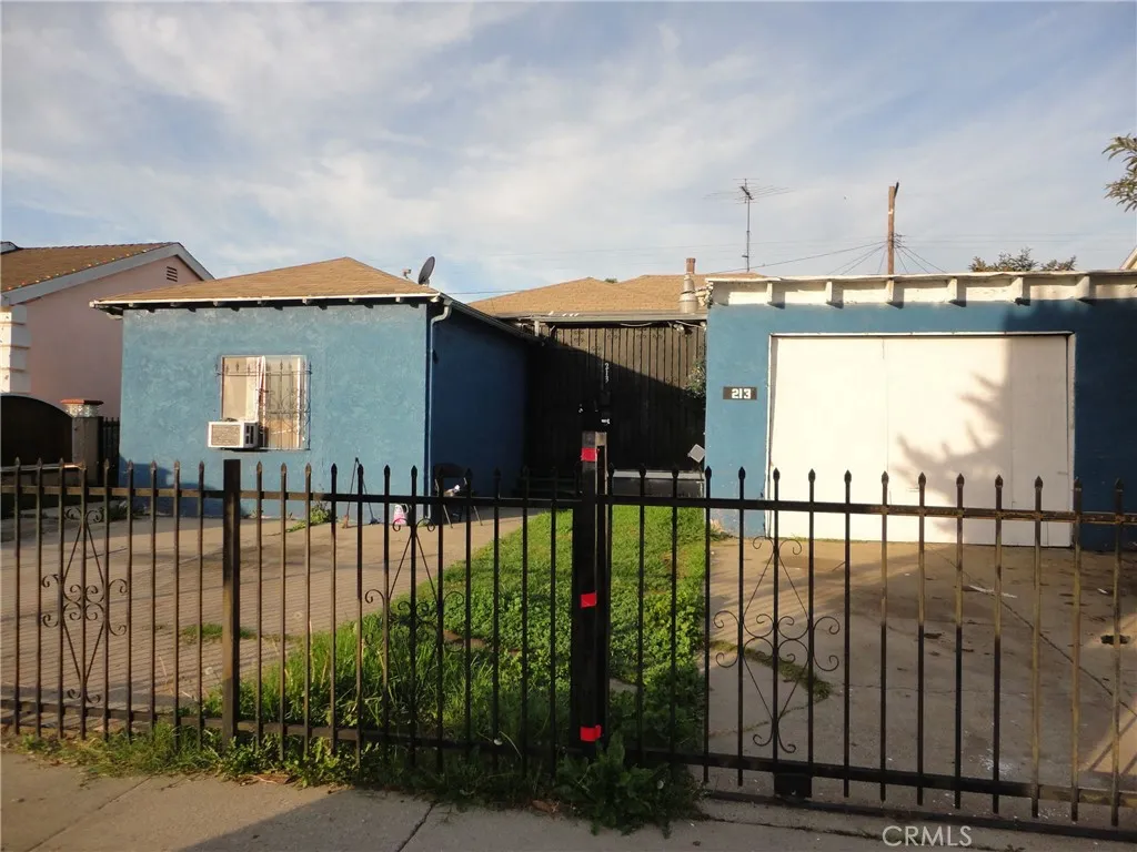 213 N Broadacres Avenue, Compton, California 90220 home-pic-1