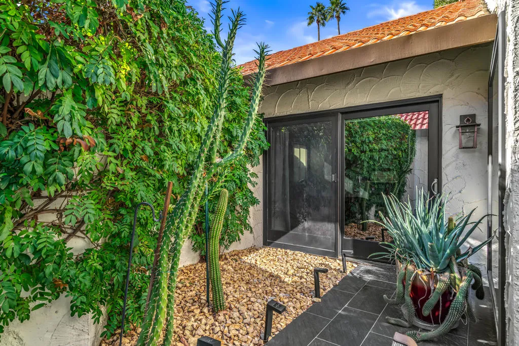 2262 S Linden Way B, Palm Springs, California 92264 home-pic-37