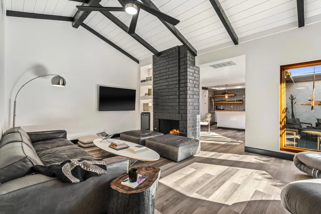 2262 S Linden Way B, Palm Springs, California 92264 home-pic-1