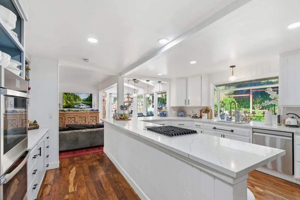 1165 Midway Dr, Alpine, California 91901 home-pic-16
