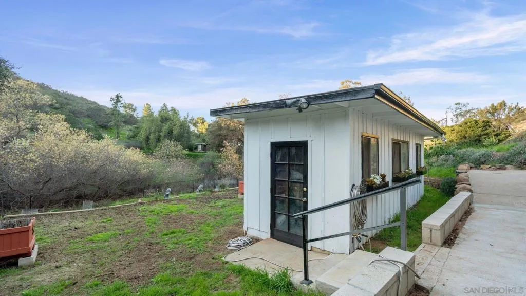 1165 Midway Dr, Alpine, California 91901 home-pic-52
