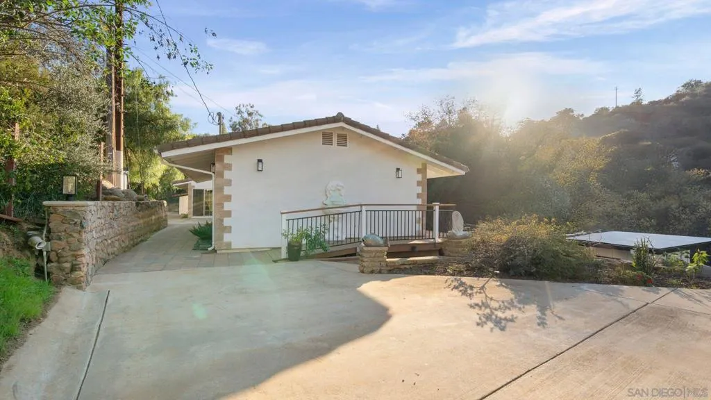 1165 Midway Dr, Alpine, California 91901 home-pic-1
