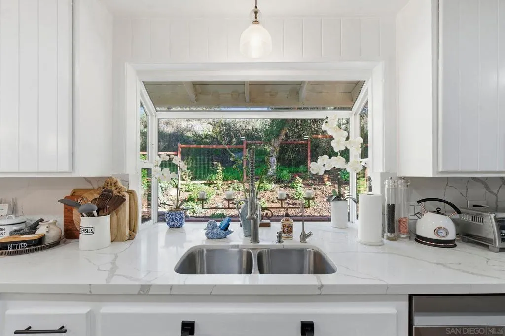 1165 Midway Dr, Alpine, California 91901 home-pic-19