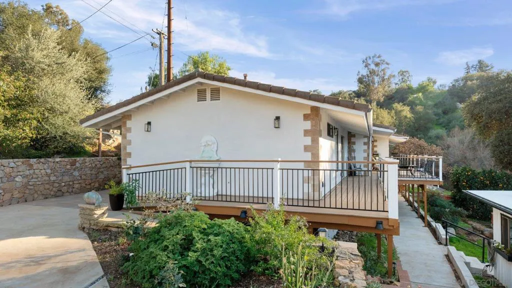 1165 Midway Dr, Alpine, California 91901 home-pic-2