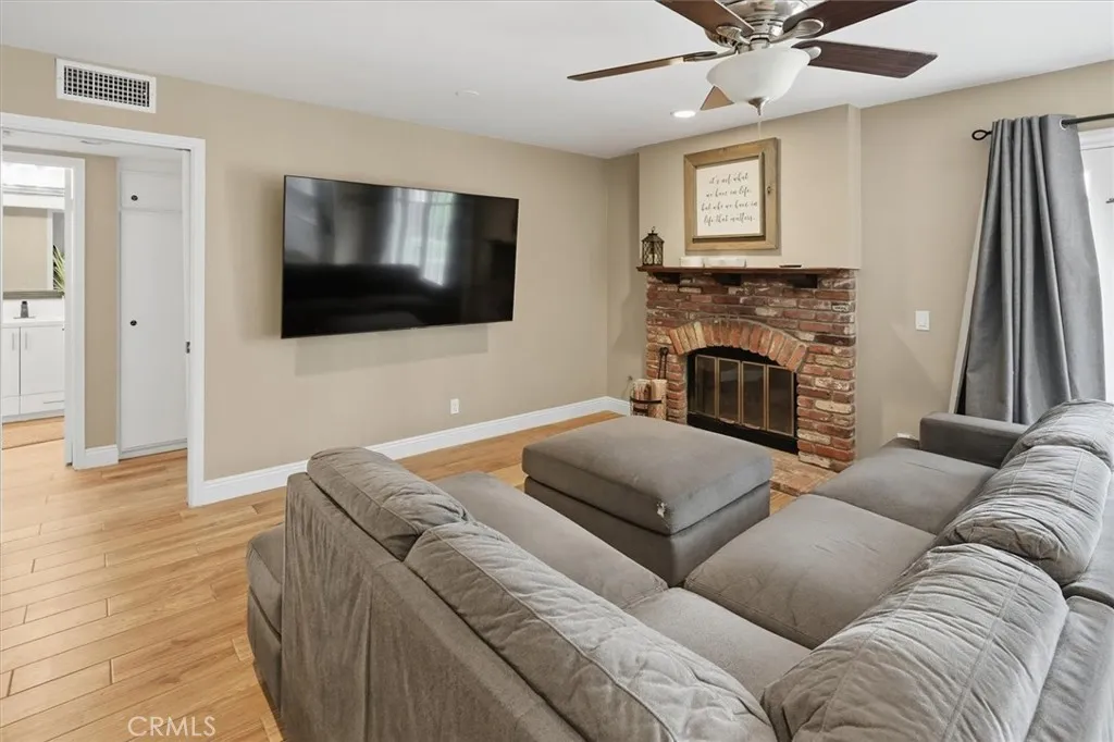 28125 Vernal, Saugus, California 91350 home-pic-14