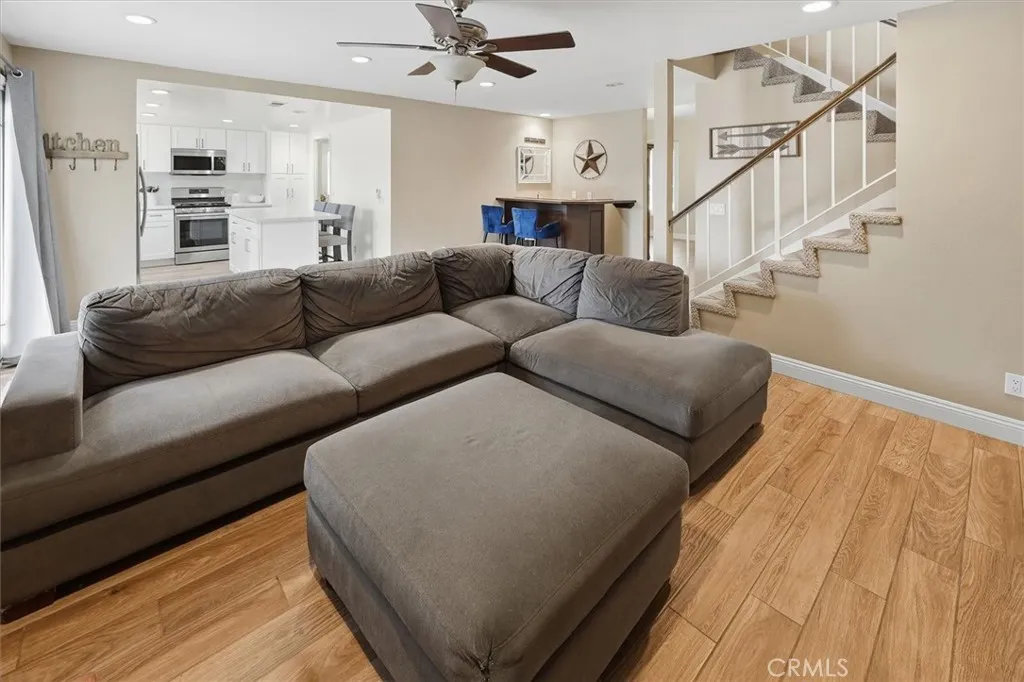 28125 Vernal, Saugus, California 91350 home-pic-17