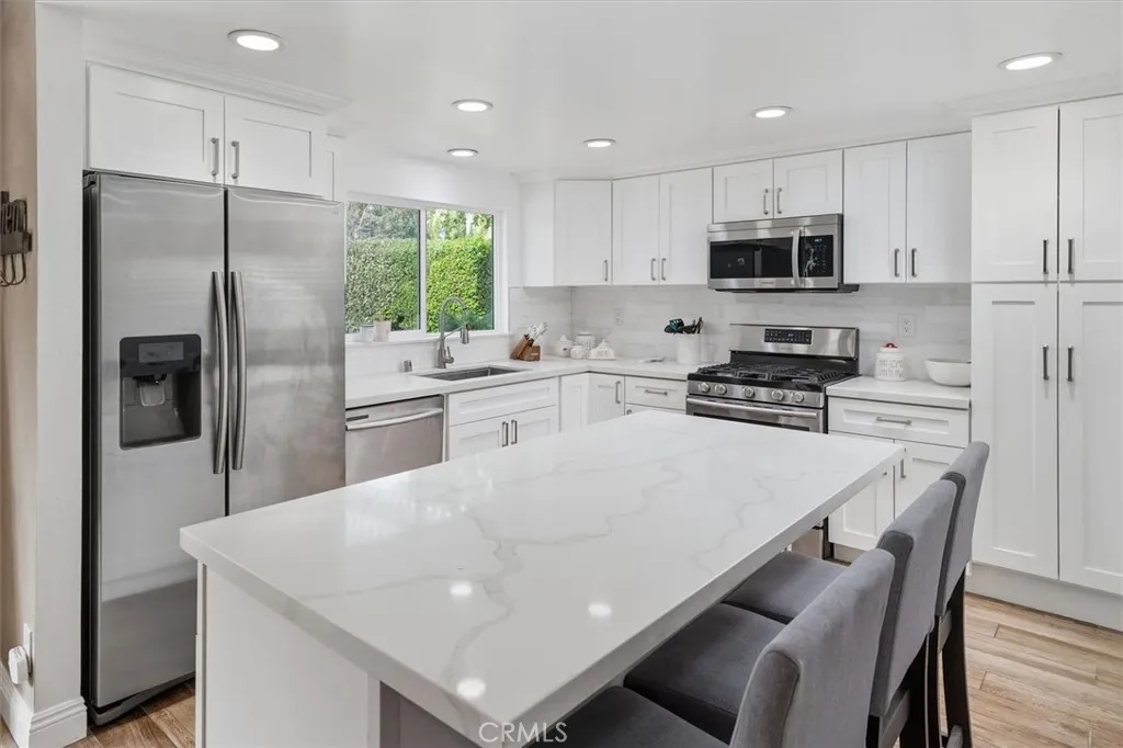 28125 Vernal, Saugus, California 91350 home-pic-12