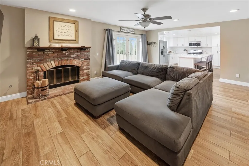 28125 Vernal, Saugus, California 91350 home-pic-16