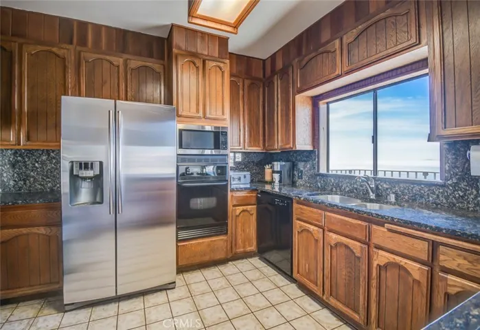 The kitchen has ocean views from the sink, what a nice place to do dishes!! Granite counters and lots of cabinet space!