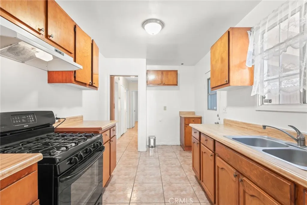 1972 E 88th, Los Angeles, California 90002 home-pic-12