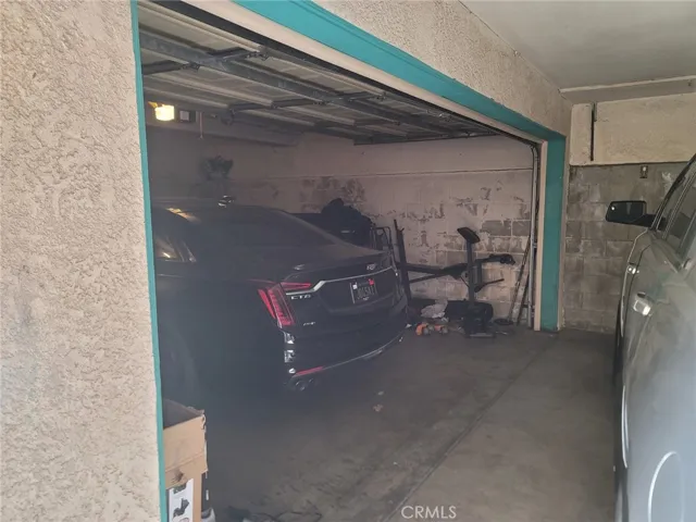 Spacious Garagge