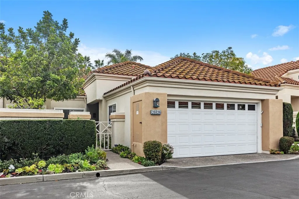28826 Paseo Campana, Mission Viejo, California 92692 home-pic-1
