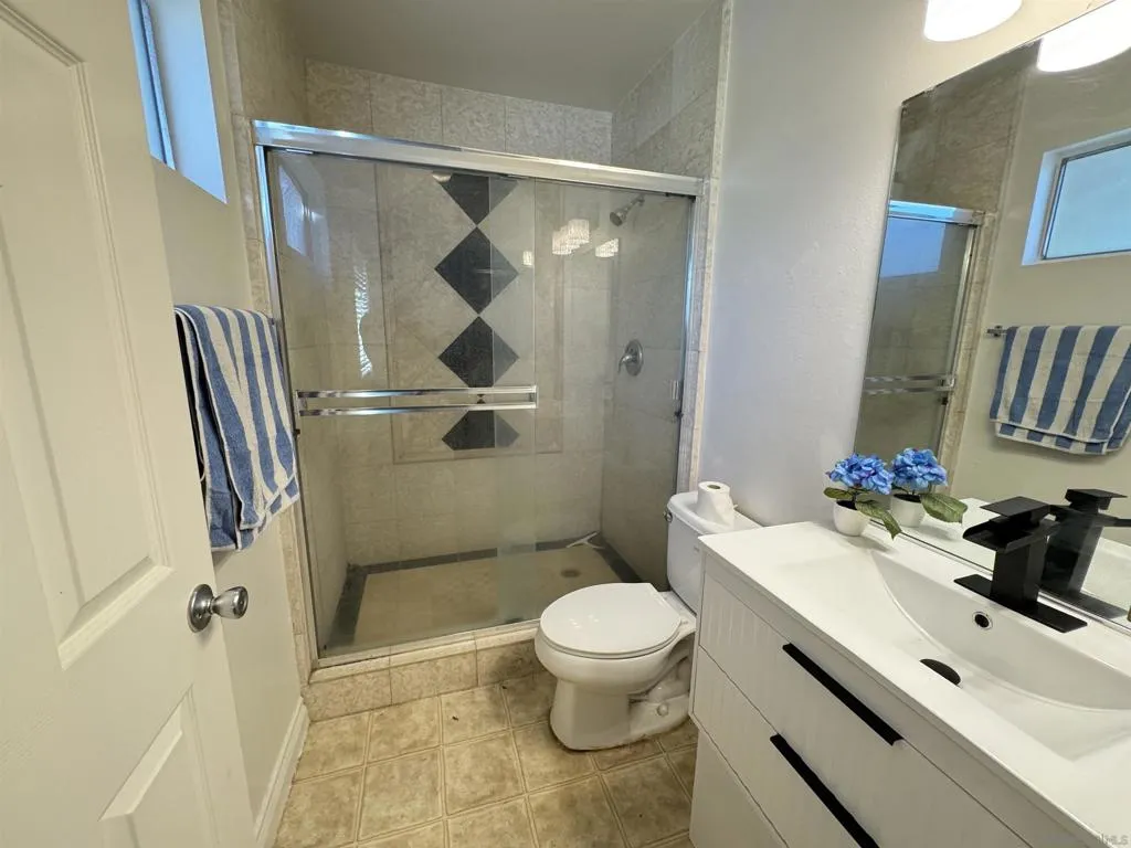 1531 View Pointe, Escondido, California 92027 home-pic-22