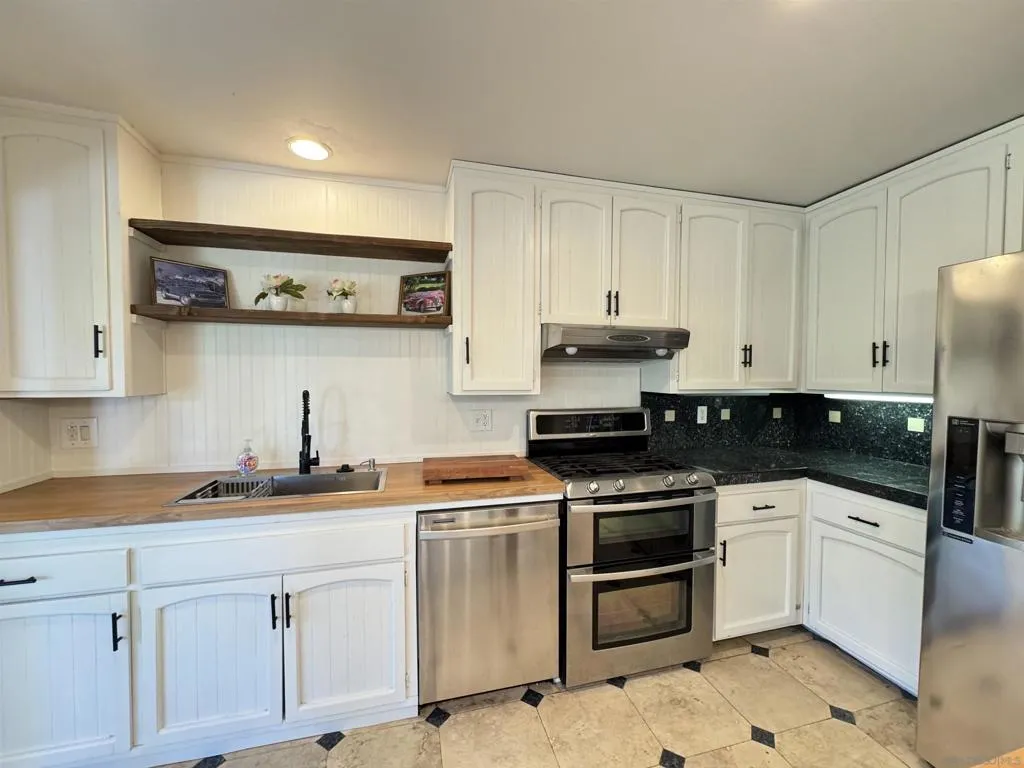 1531 View Pointe, Escondido, California 92027 home-pic-8