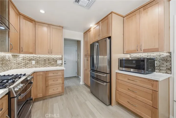 Kitchen has under counter lighting