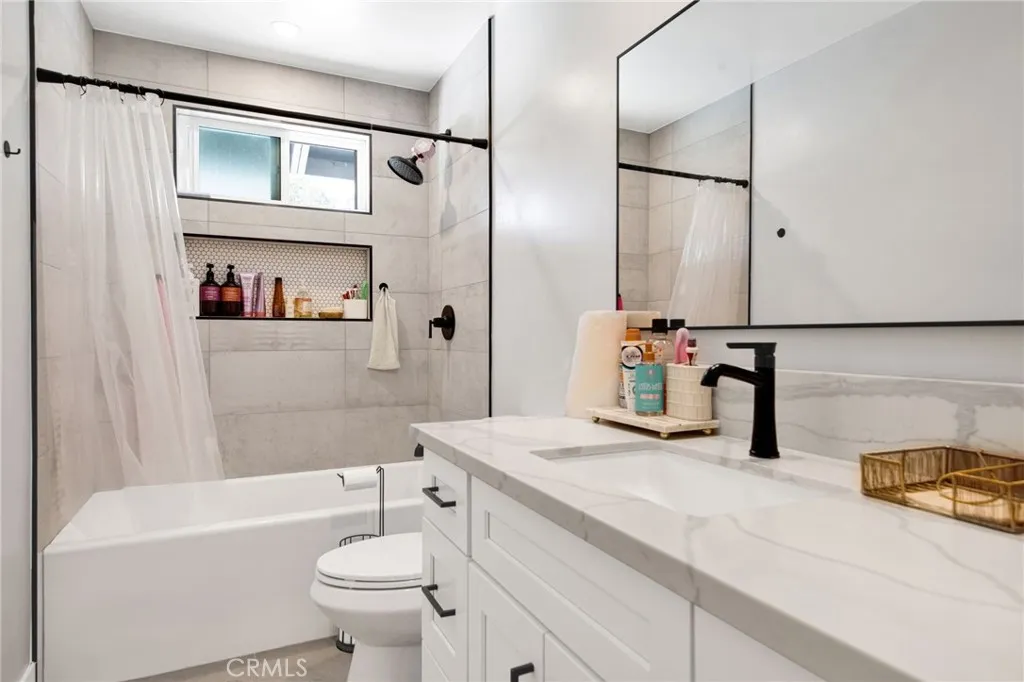 Main Unit 2nd full Bathroom
