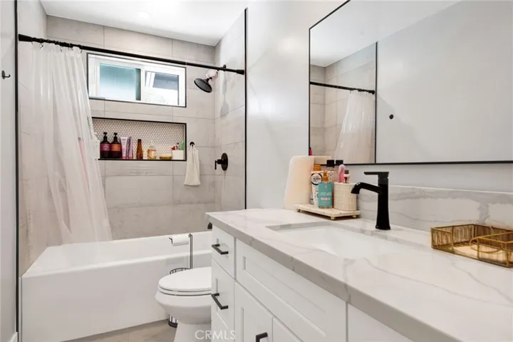 Main Unit 2nd full Bathroom