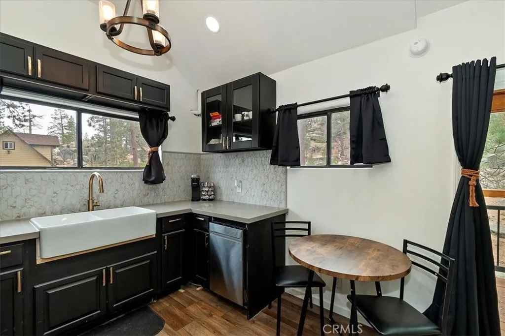 898 Brier Trail, Big Bear Lake, California 92315 home-pic-10