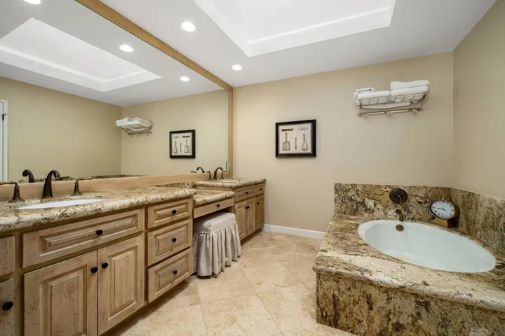 Primary Bathroom w/ Soaking Tub