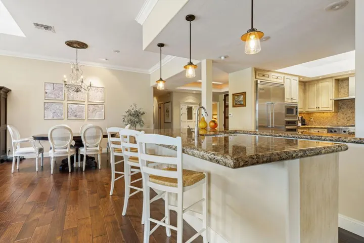 Kitchen, Bar and Dining Area