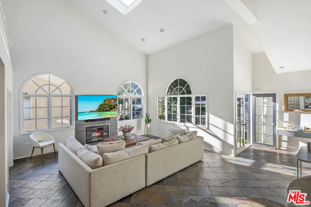 8032 Willow Glen Road, Los Angeles, California 90046 home-pic-4