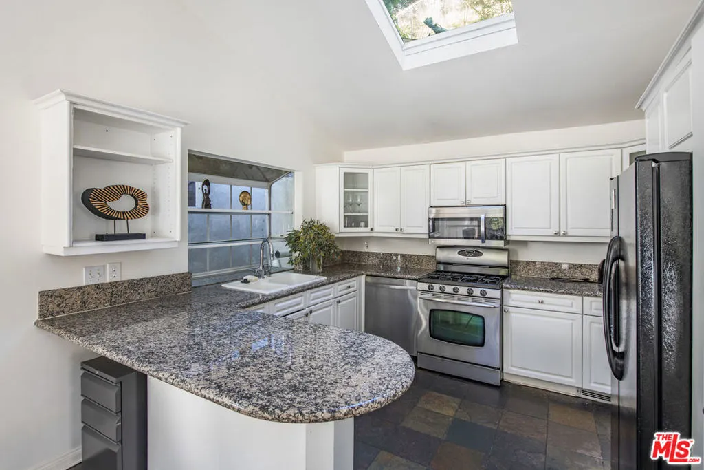 8032 Willow Glen Road, Los Angeles, California 90046 home-pic-8