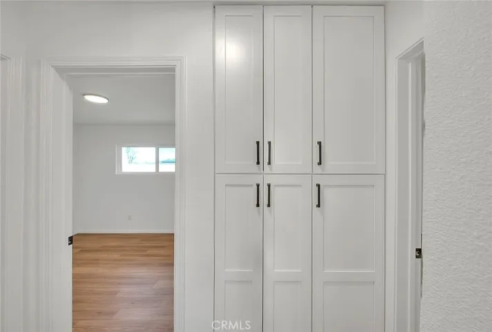 Hall to Primary Bed/Bath