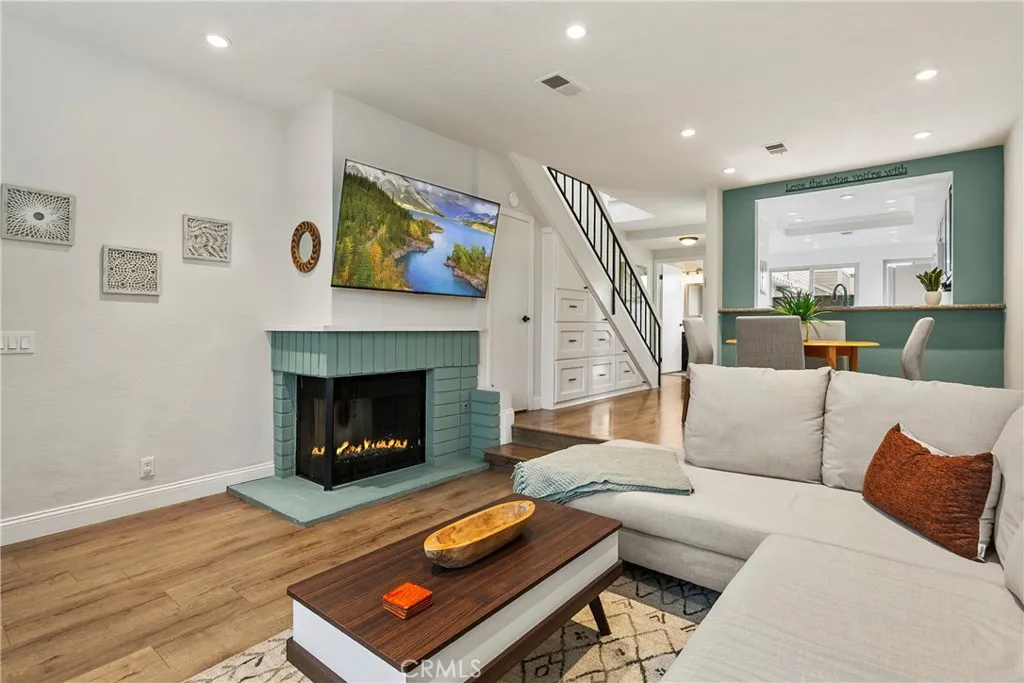 1083 Mesa Bluff 13, Costa Mesa, California 92627 home-pic-1