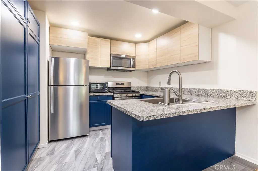 15786 Midwood, Granada Hills, California 91344 home-pic-3