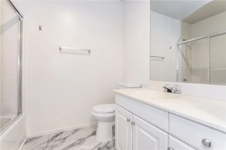 Upstairs guest bathroom