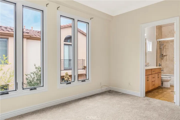 Main Bedroom/bathroom