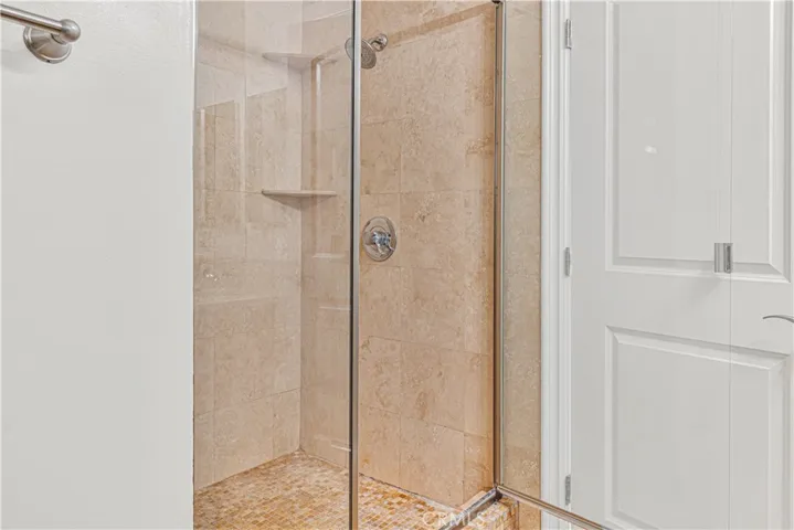 Main bathroom with 3/4 standing shower