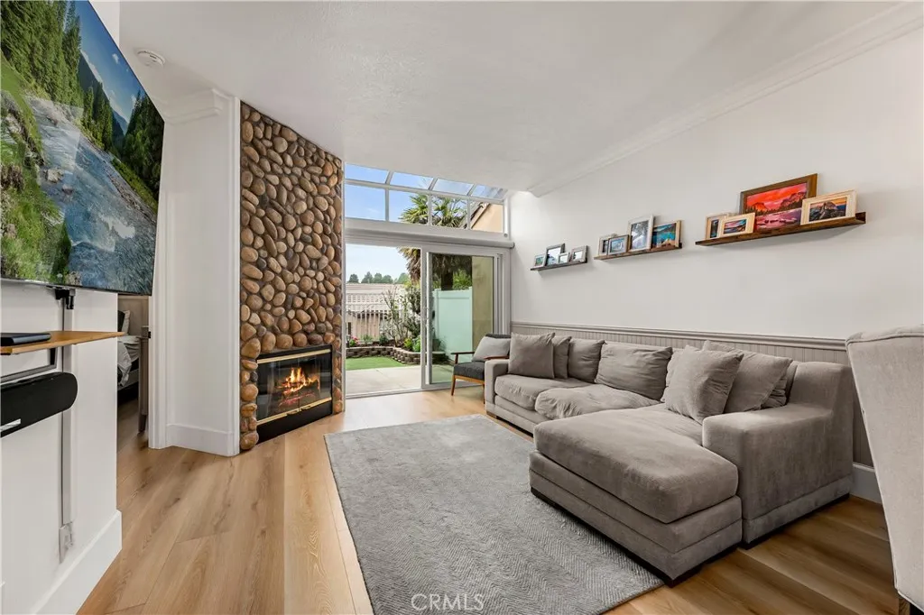 1370 S Country Glen, Anaheim Hills, California 92808 home-pic-3
