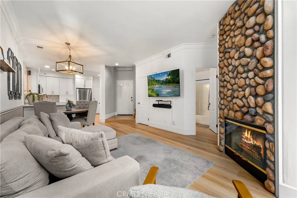 1370 S Country Glen, Anaheim Hills, California 92808 home-pic-15