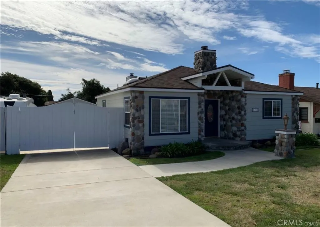 3750 Mound, Ventura, California 93003 home-pic-1