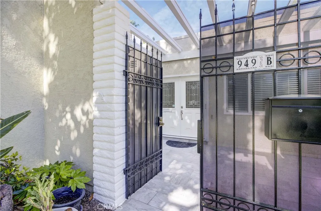 949 Calle Aragon Unit B, Laguna Woods, California 92637 home-pic-4