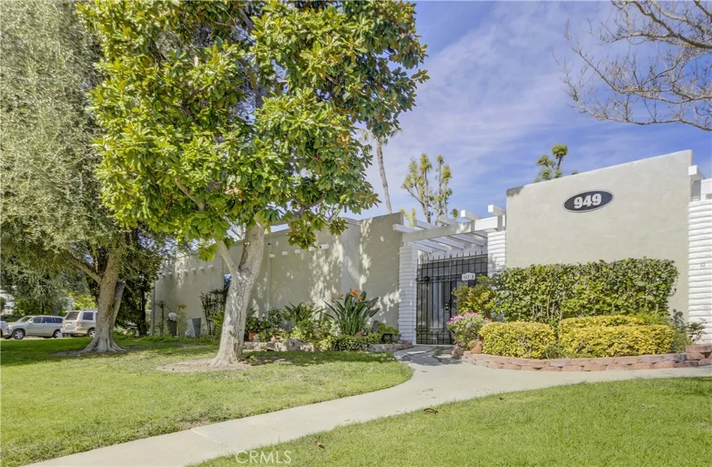 949 Calle Aragon Unit B, Laguna Woods, California 92637 home-pic-2
