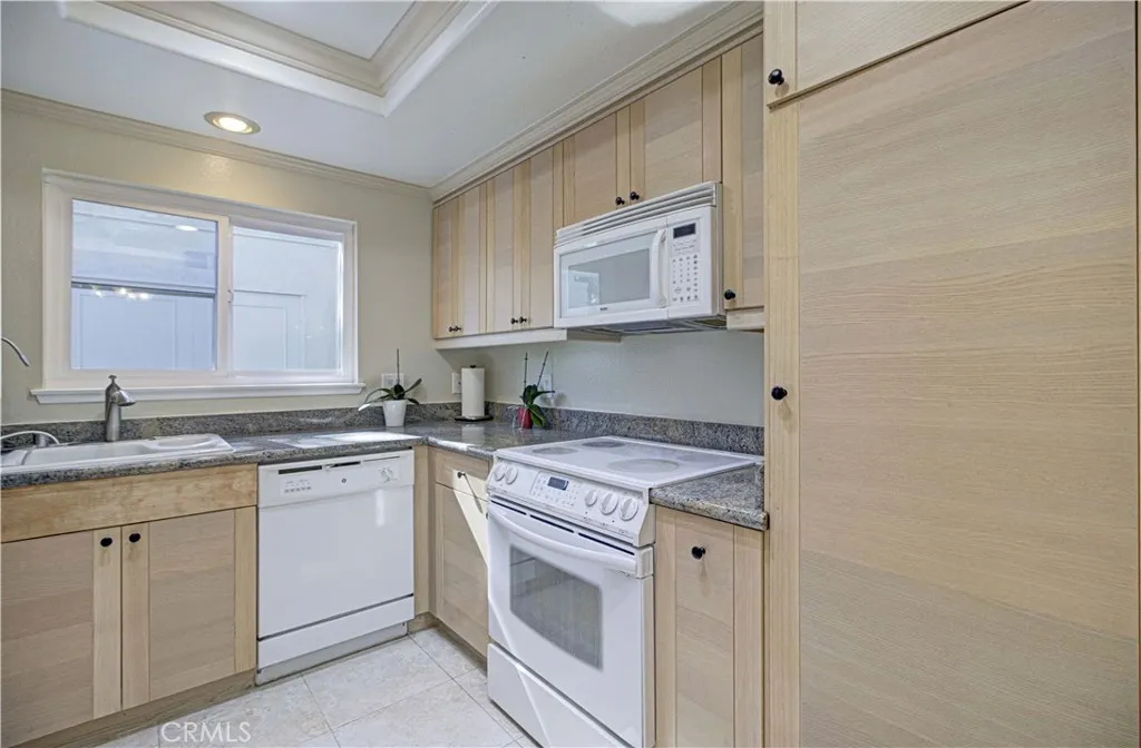 949 Calle Aragon Unit B, Laguna Woods, California 92637 home-pic-20