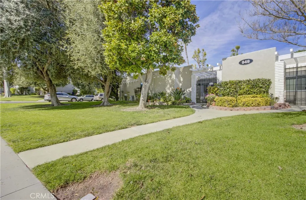 949 Calle Aragon Unit B, Laguna Woods, California 92637 home-pic-3