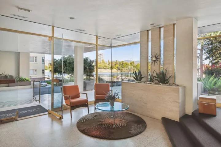 Building lobby featuring floor to ceiling windows